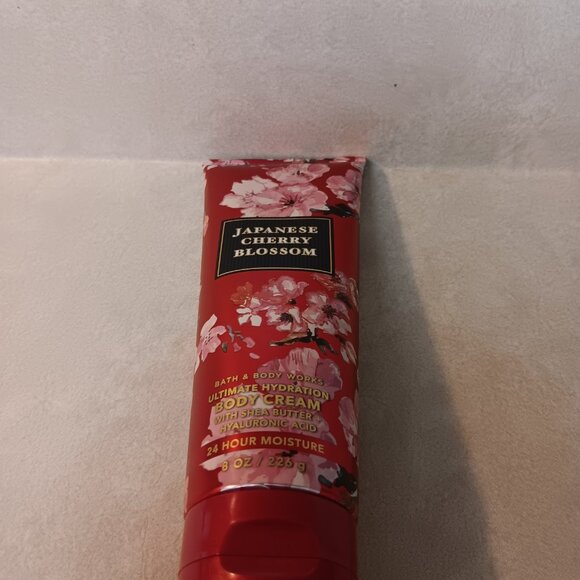 Bath and Body Works Japanese Cherry Blossom Body Cream 8 oz. - Picture 4 of 5